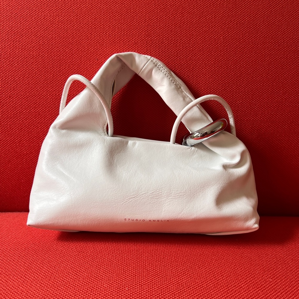 Studio Amelia White Mini Helium